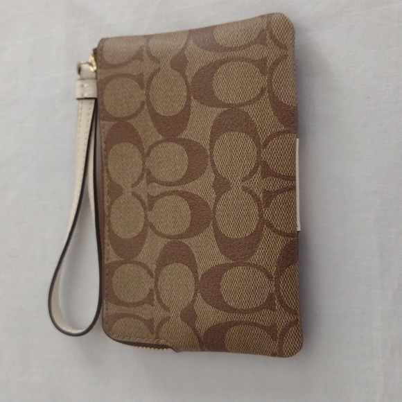 Coach wristlet - Picture 3 of 5